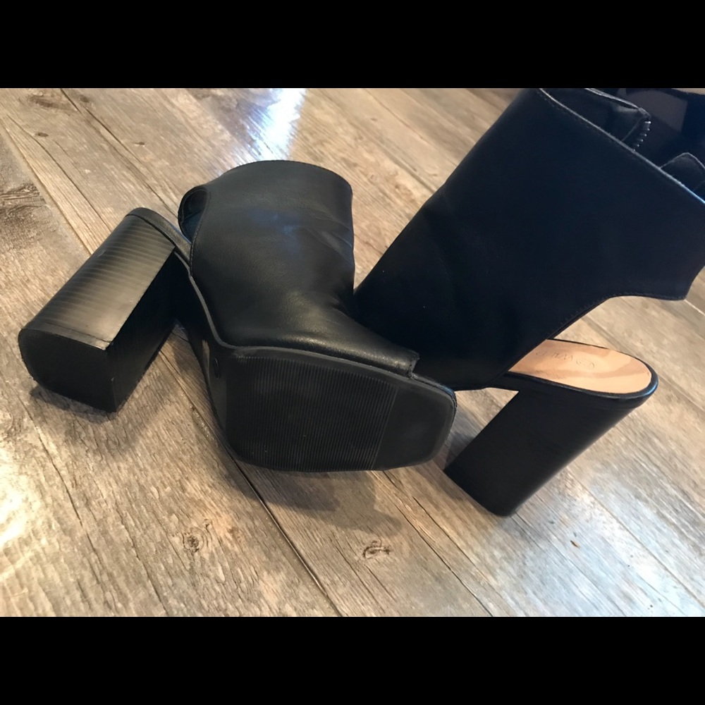 Women’s open toe block heel